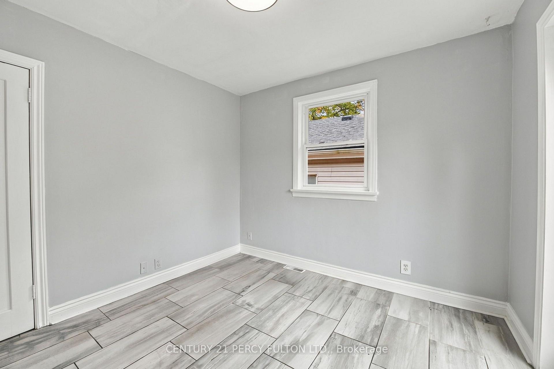Photo 18 of 119 Pelham Road, St. Catharines, Western Hill — HOMEH