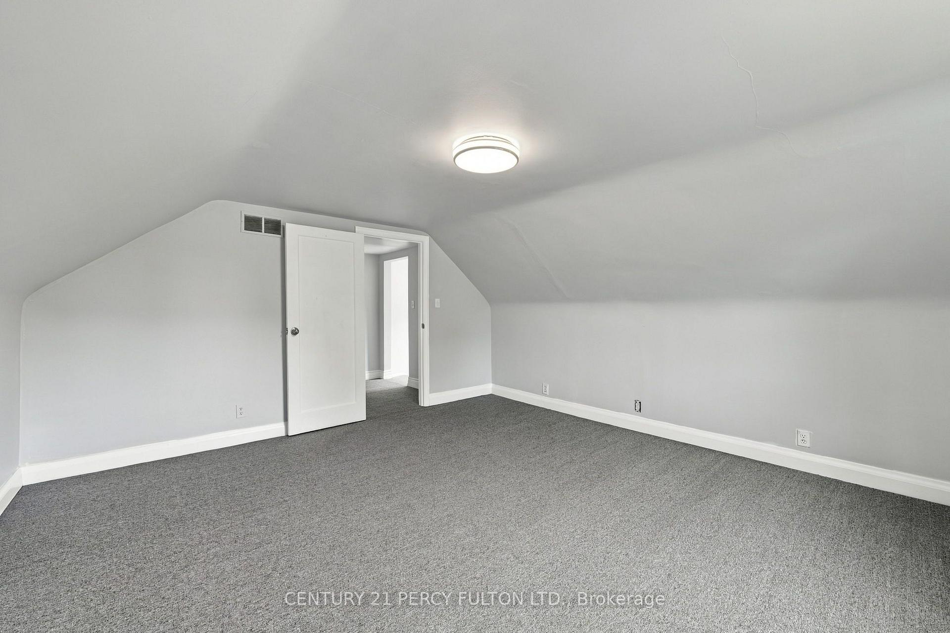 Photo 23 of 119 Pelham Road, St. Catharines, Western Hill — HOMEH