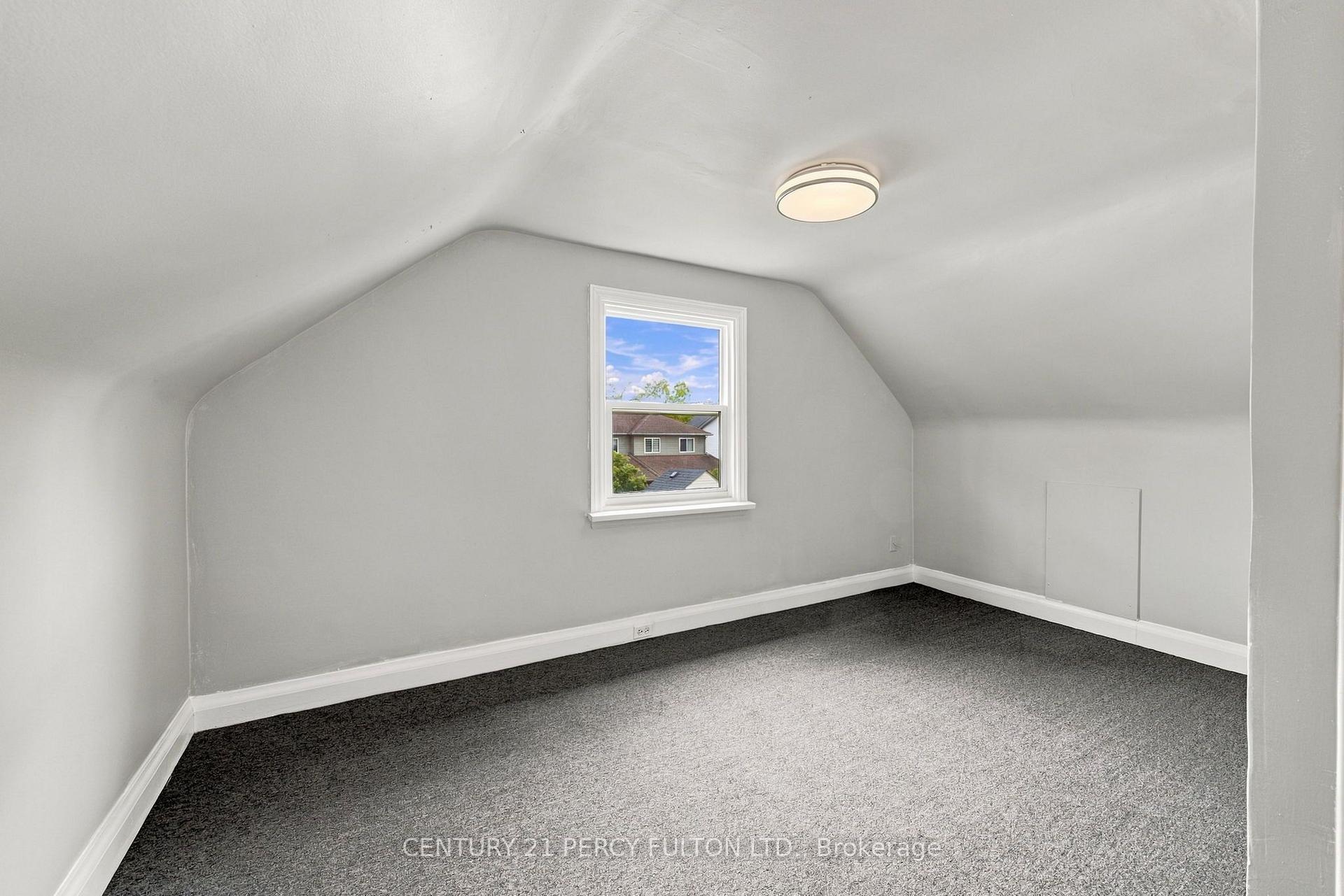 Photo 24 of 119 Pelham Road, St. Catharines, Western Hill — HOMEH