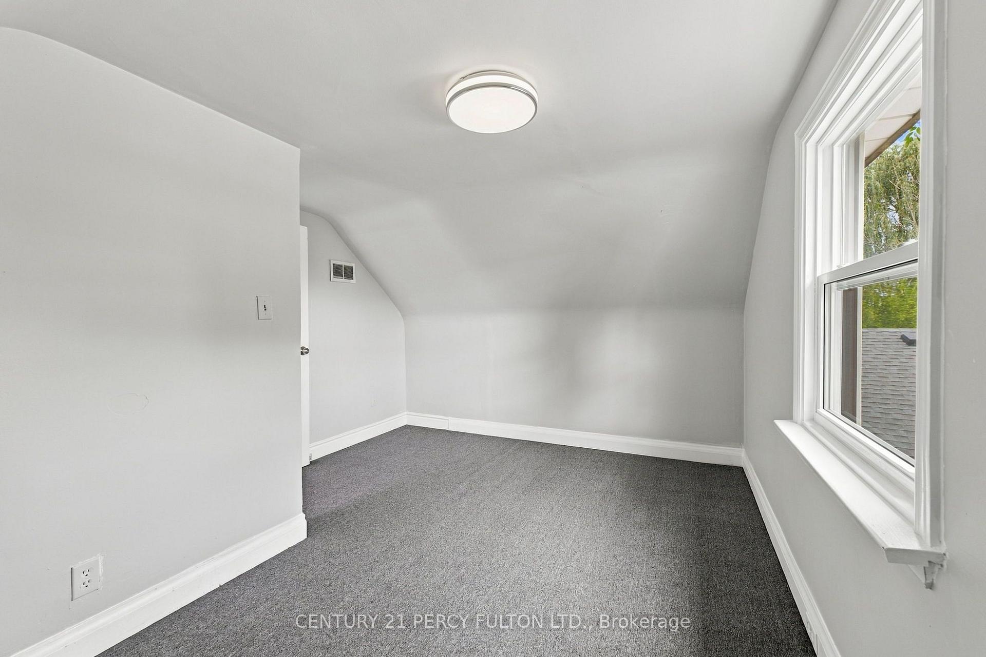 Photo 25 of 119 Pelham Road, St. Catharines, Western Hill — HOMEH