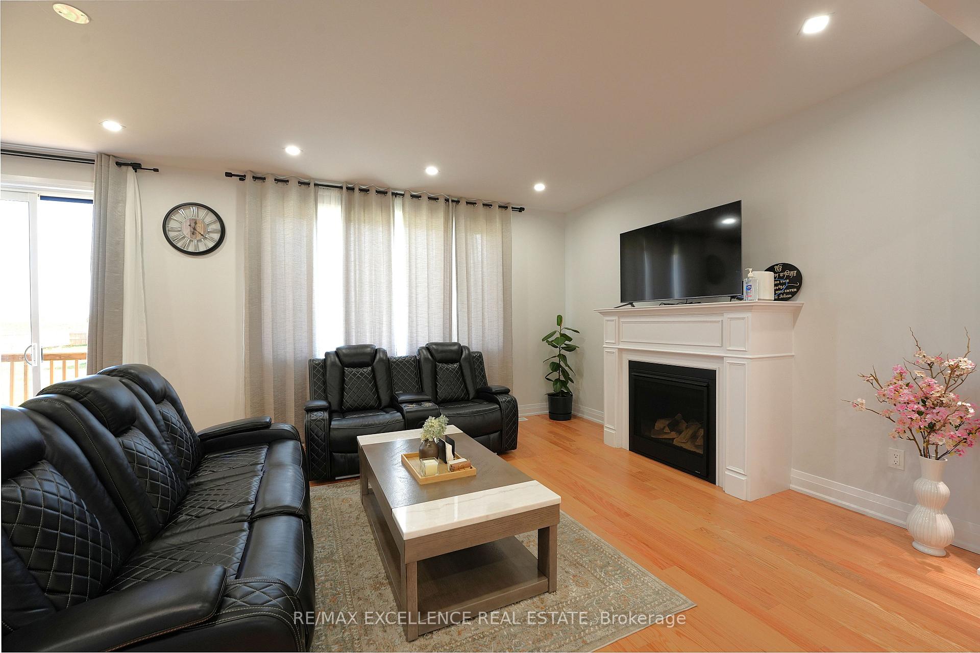 Photo 13 of 851 Queenston Boulevard, Woodstock, Woodstock - North — HOMEH