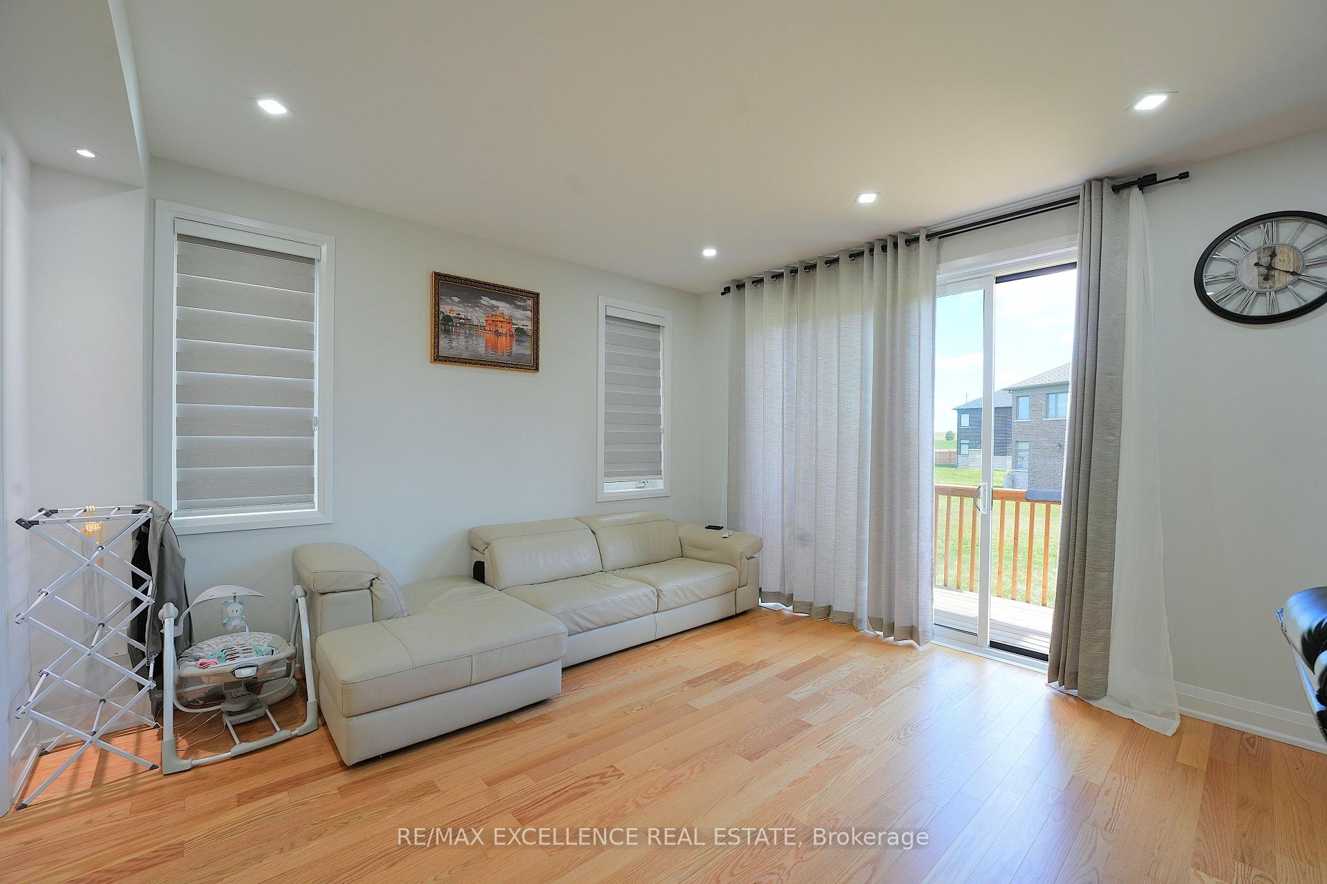 Photo 15 of 851 Queenston Boulevard, Woodstock, Woodstock - North — HOMEH