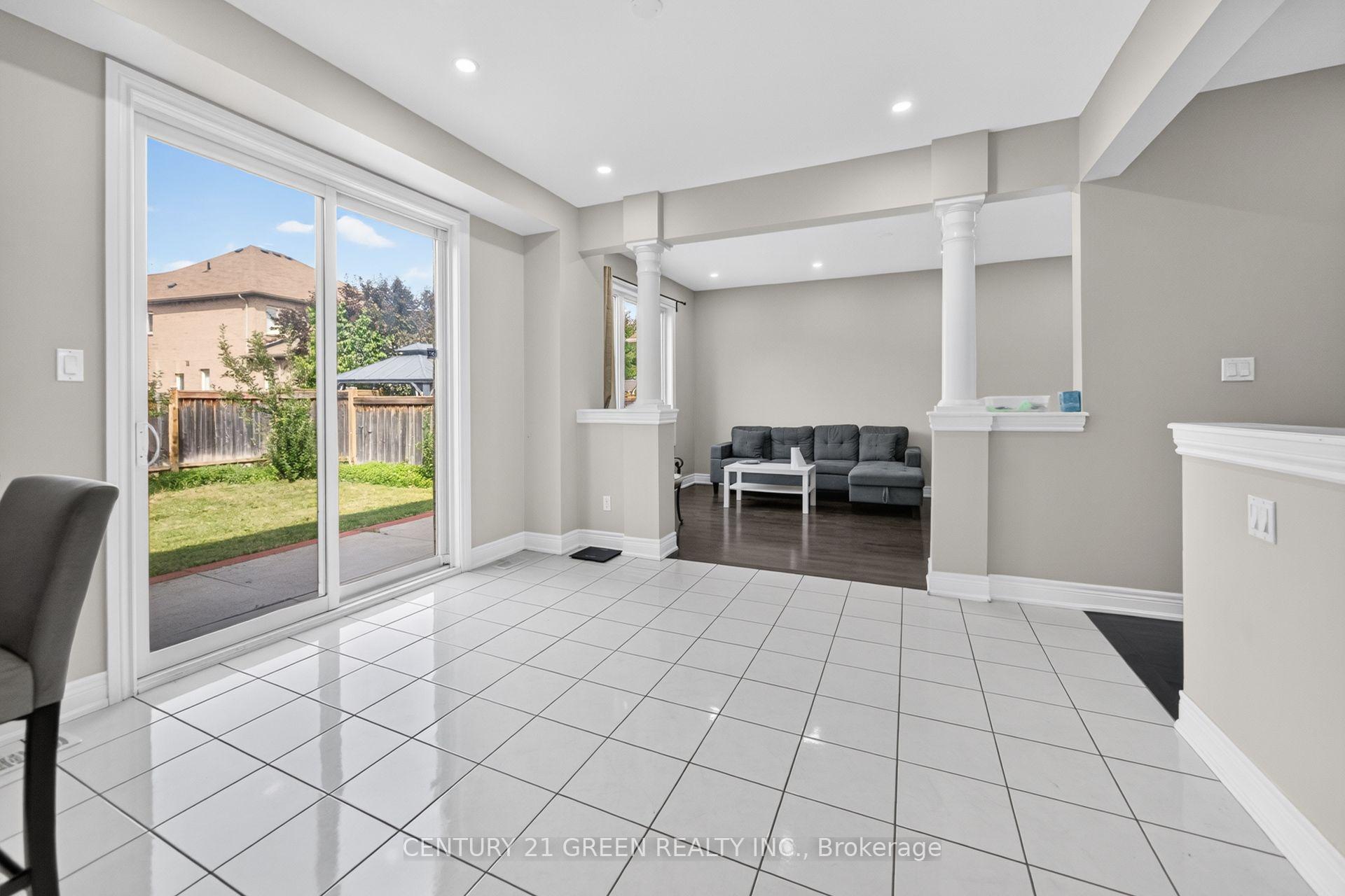 Photo 12 of 32 Attraction Drive, Brampton, Bram West — HOMEH