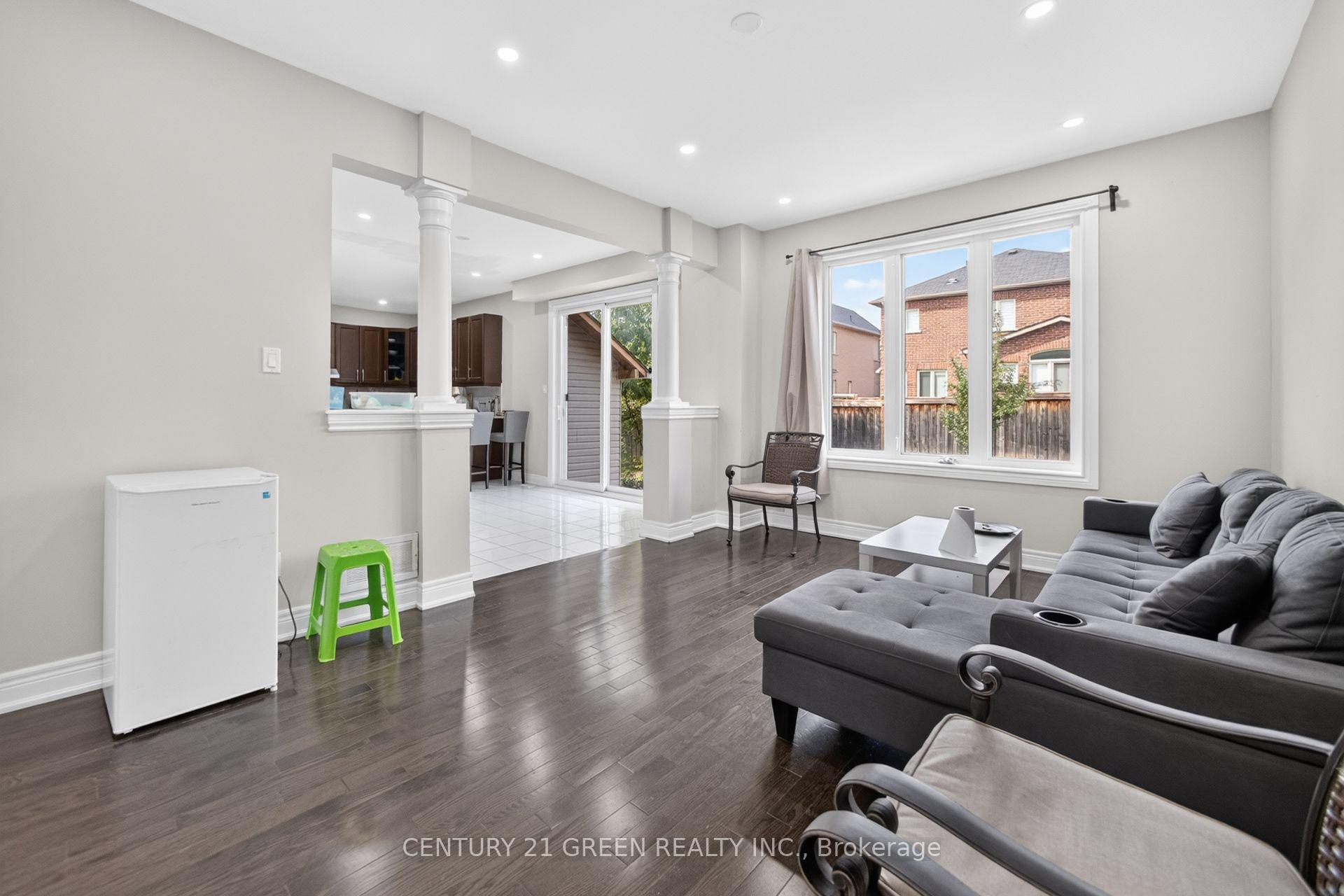 Photo 13 of 32 Attraction Drive, Brampton, Bram West — HOMEH
