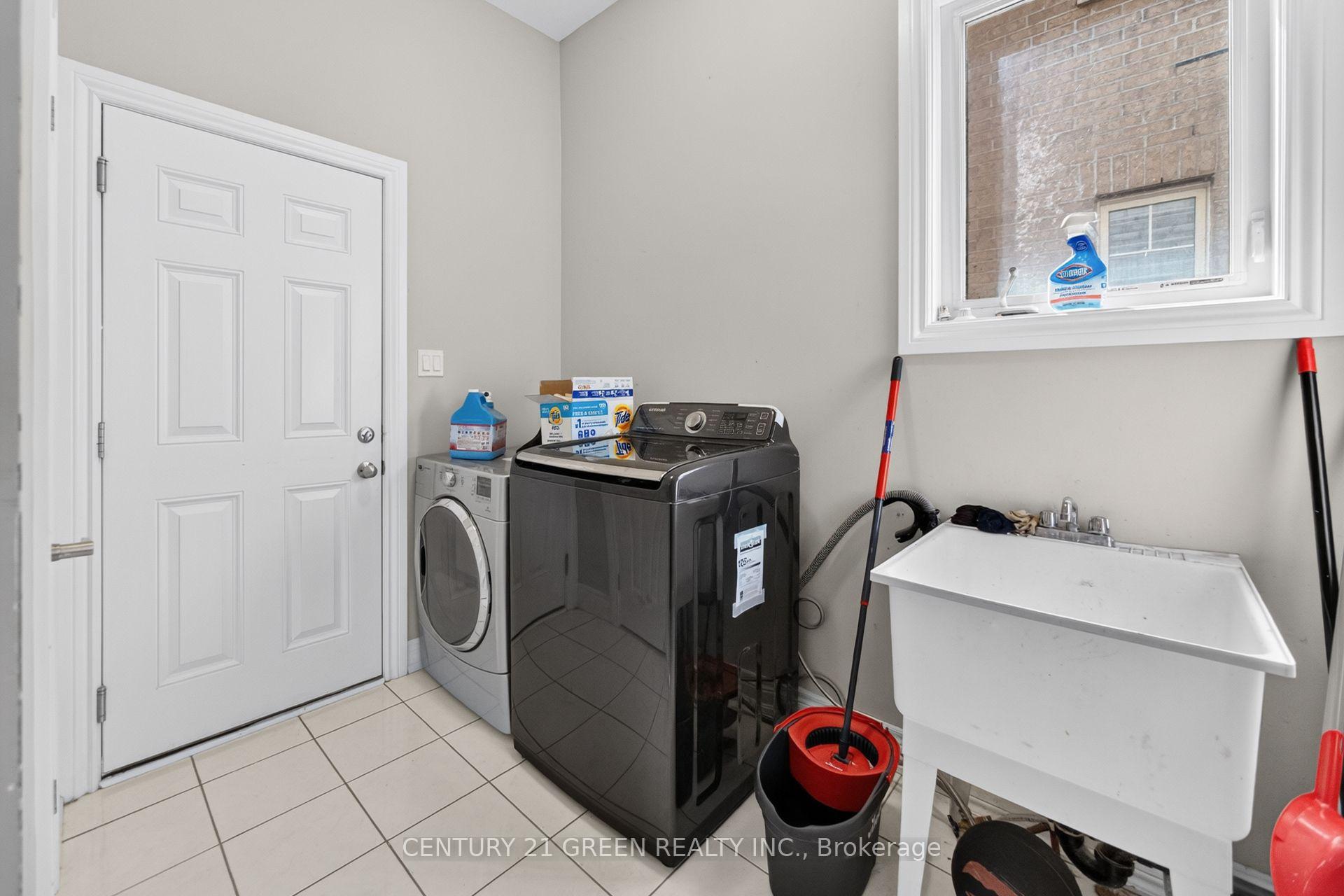 Photo 25 of 32 Attraction Drive, Brampton, Bram West — HOMEH