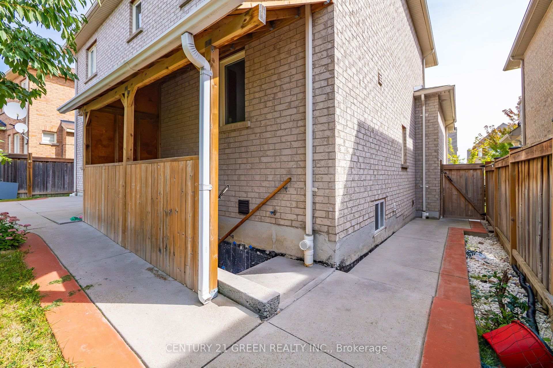 Photo 39 of 32 Attraction Drive, Brampton, Bram West — HOMEH
