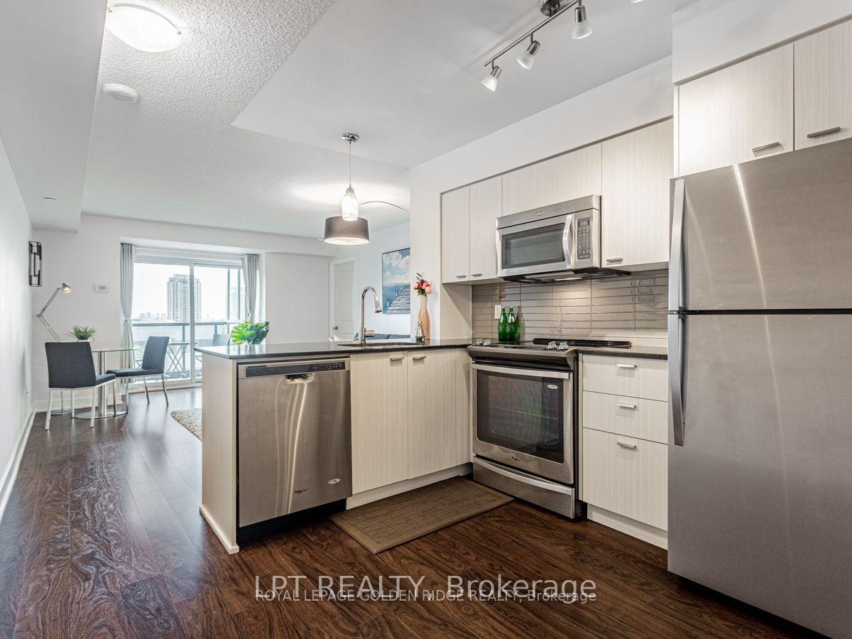 Photo 4 of Unit 1004, 88 Sheppard Avenue E, North York, Willowdale East — HOMEH