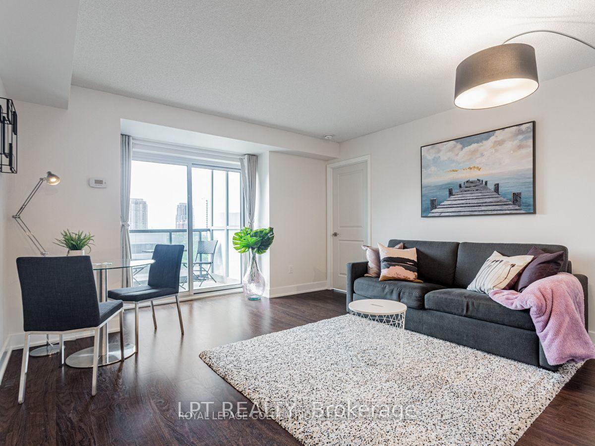 Photo 5 of Unit 1004, 88 Sheppard Avenue E, North York, Willowdale East — HOMEH