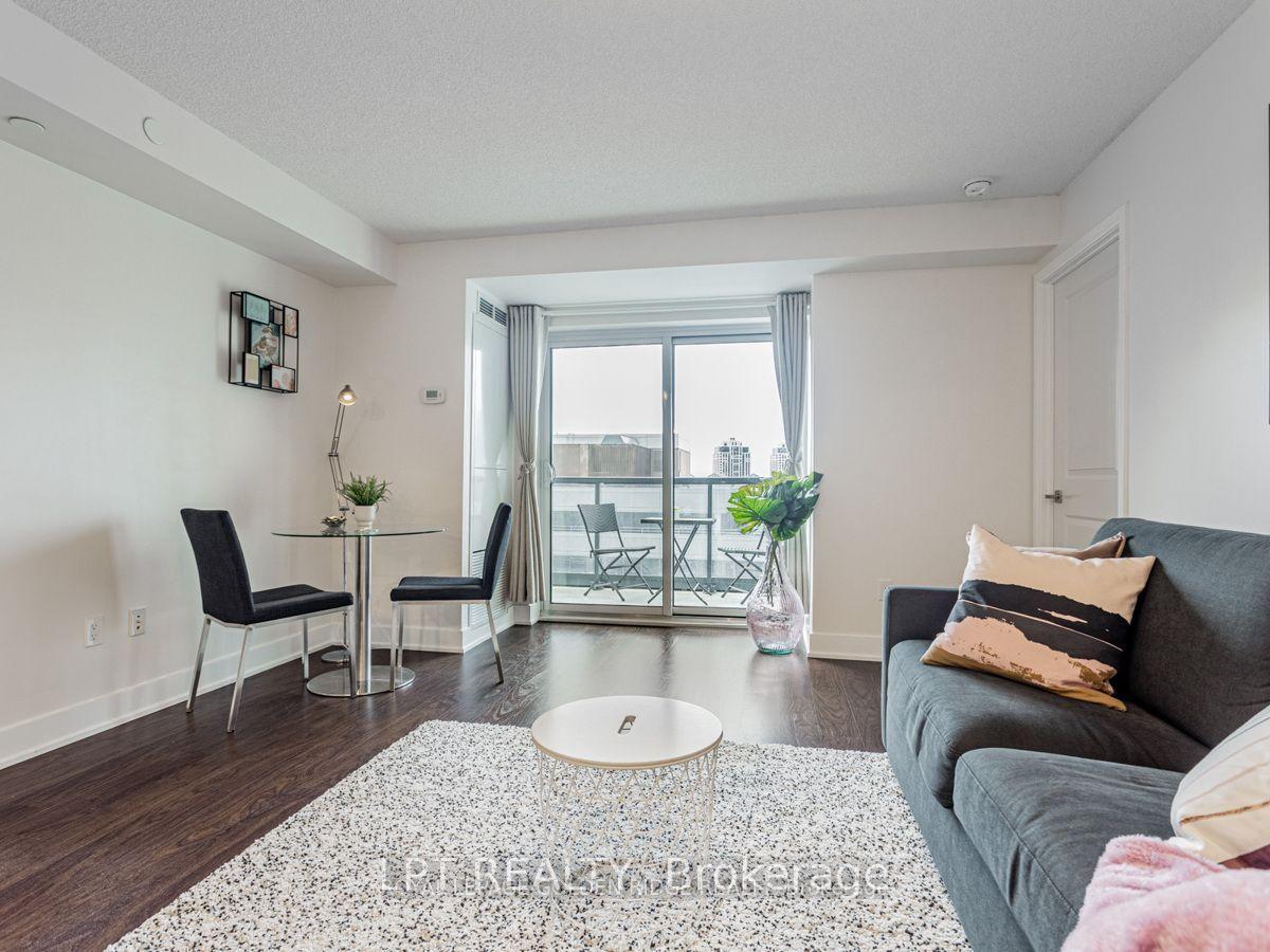 Photo 7 of Unit 1004, 88 Sheppard Avenue E, North York, Willowdale East — HOMEH