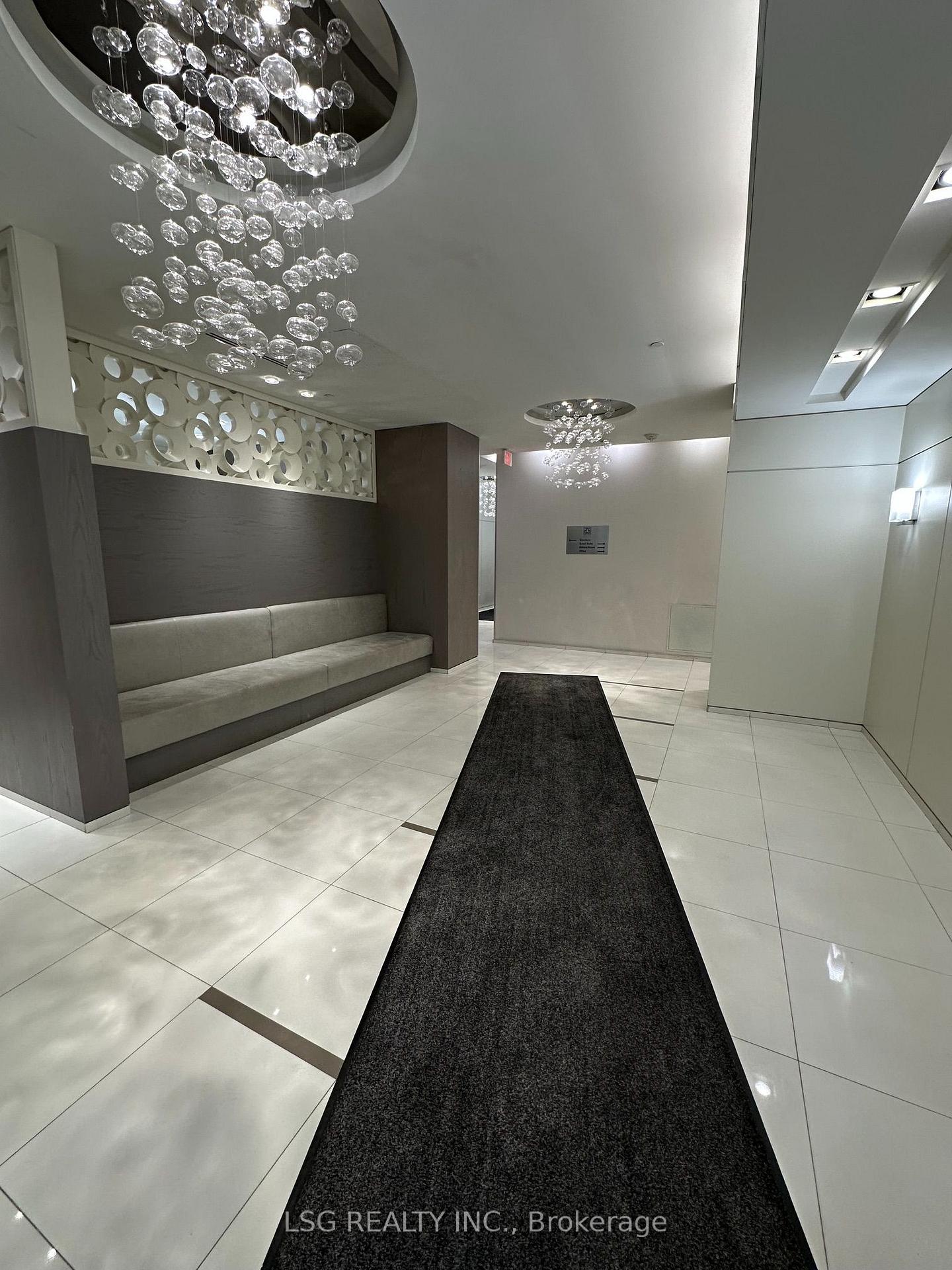 Photo 3 of Unit 902, 9088 Yonge Street, Richmond Hill, South Richvale — HOMEH