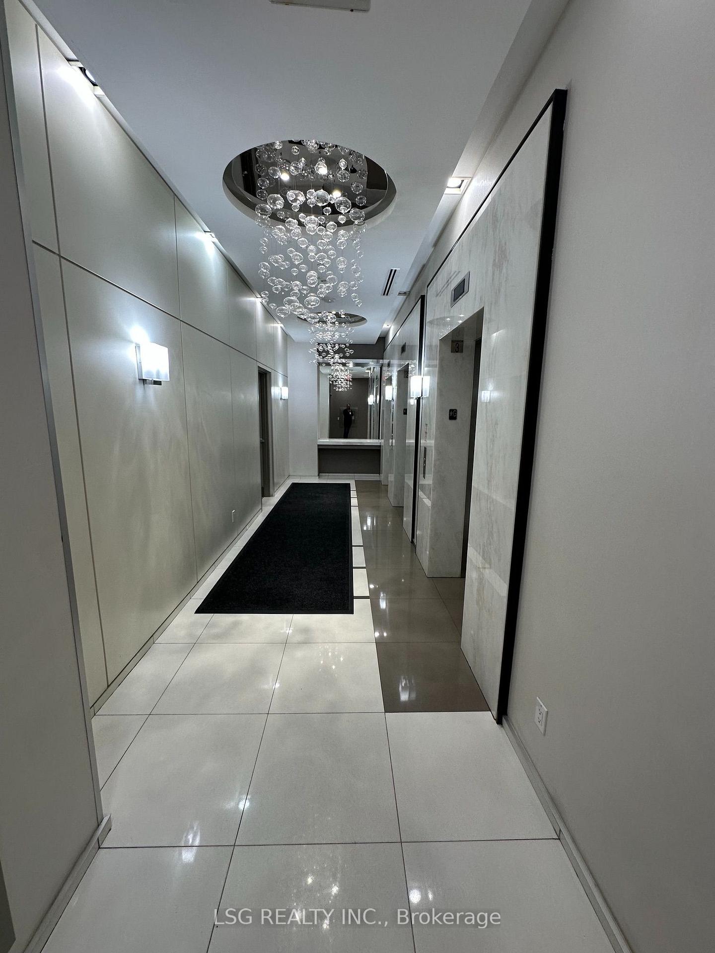 Photo 4 of Unit 902, 9088 Yonge Street, Richmond Hill, South Richvale — HOMEH
