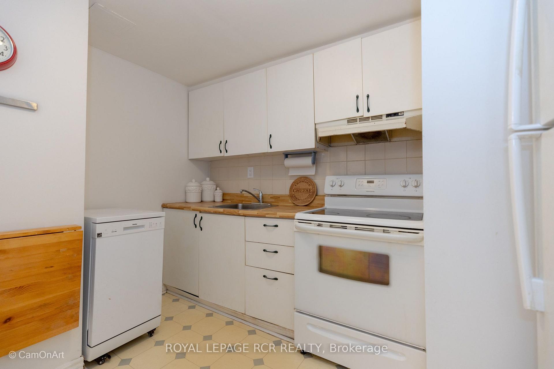 Photo 21 of 364 Dixon Boulevard, Newmarket, Central Newmarket — HOMEH