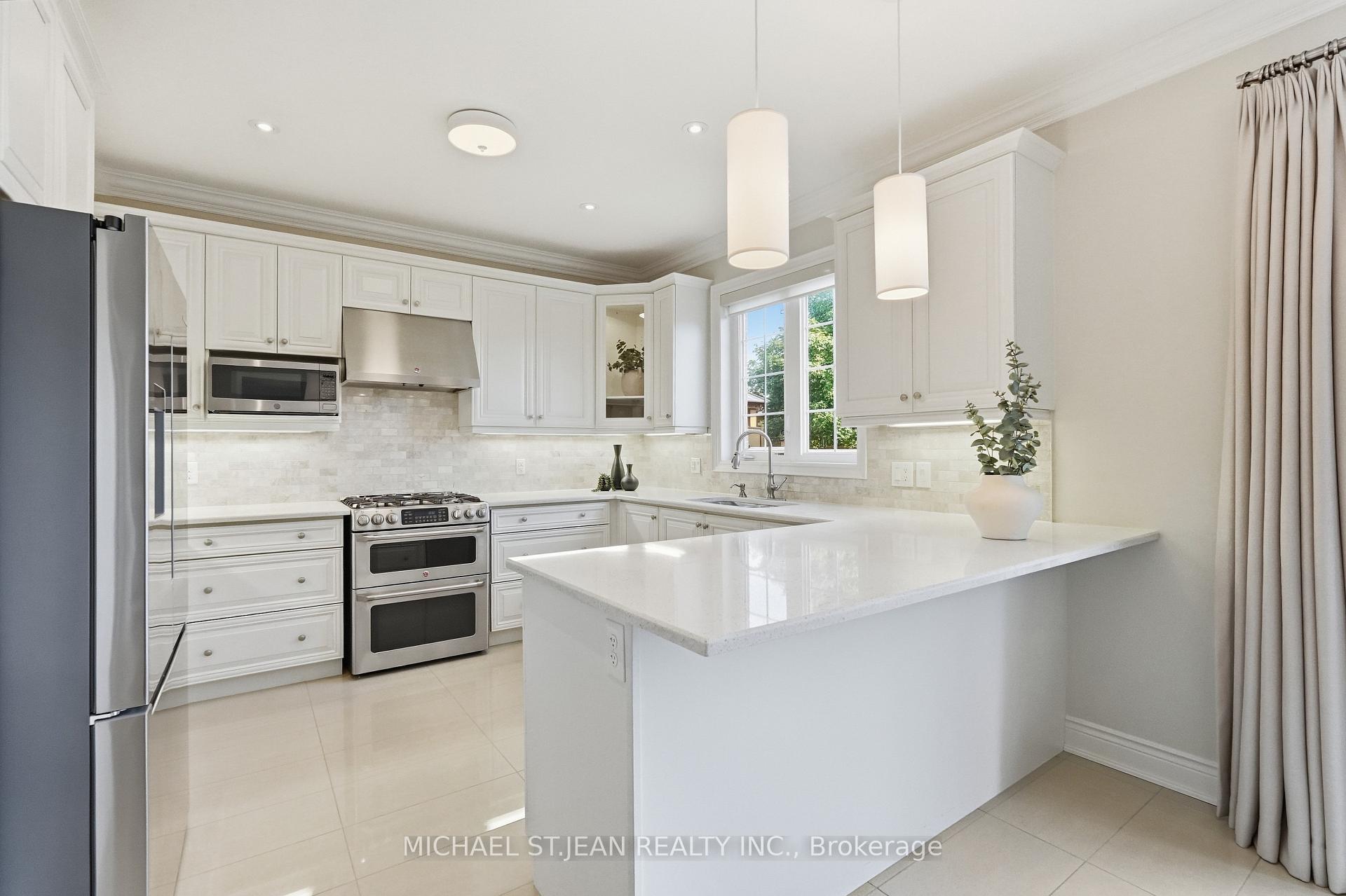 Photo 18 of 136 Sutherland Crescent, Hamilton, Ancaster — HOMEH