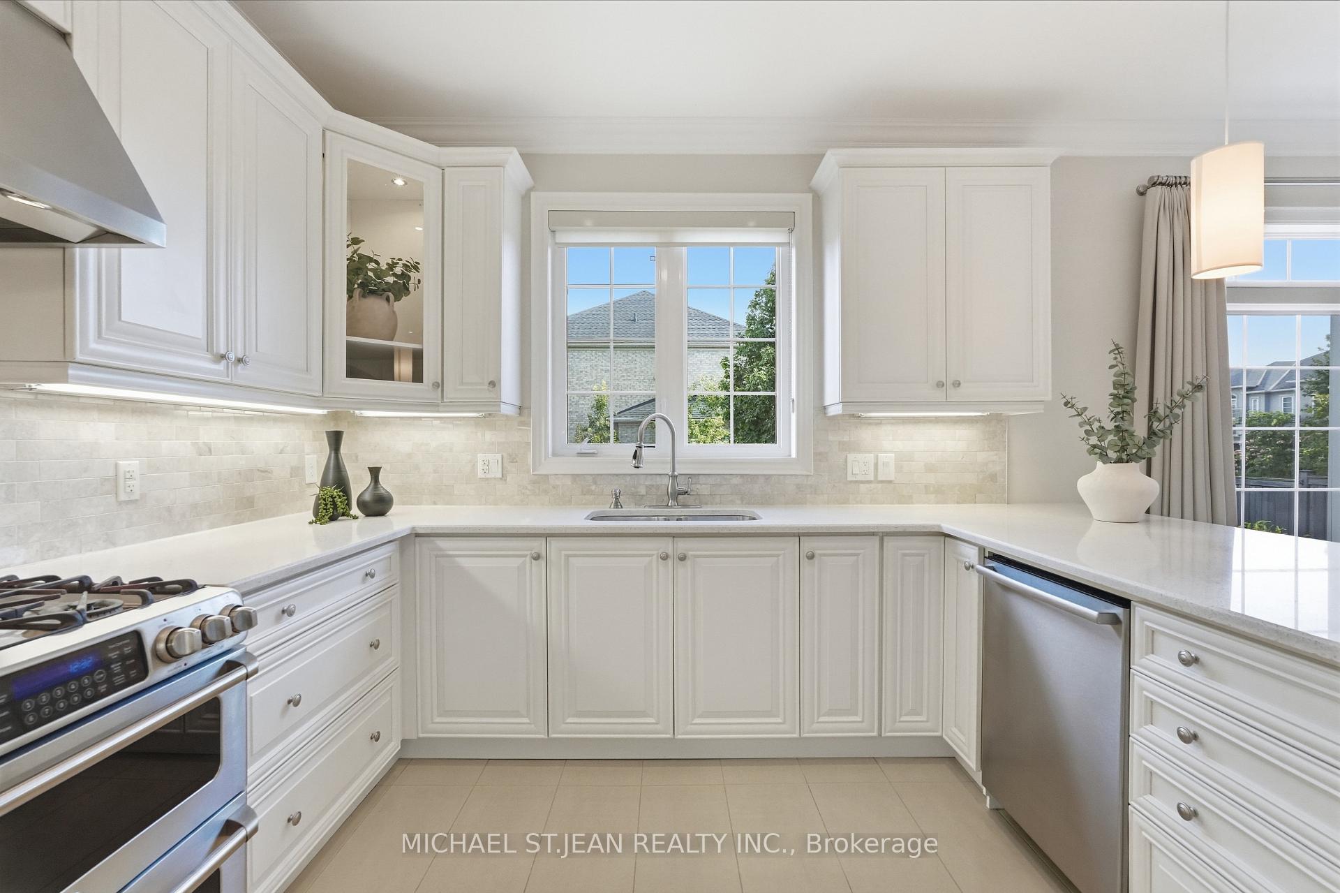 Photo 19 of 136 Sutherland Crescent, Hamilton, Ancaster — HOMEH