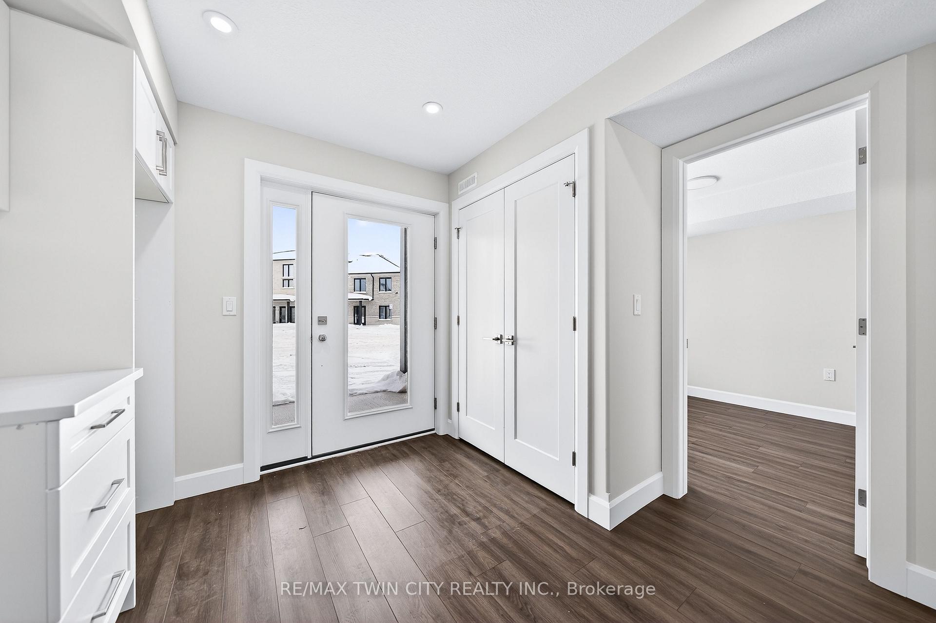 Photo 4 of Unit 47, 3202 Vivian Line, Stratford — HOMEH