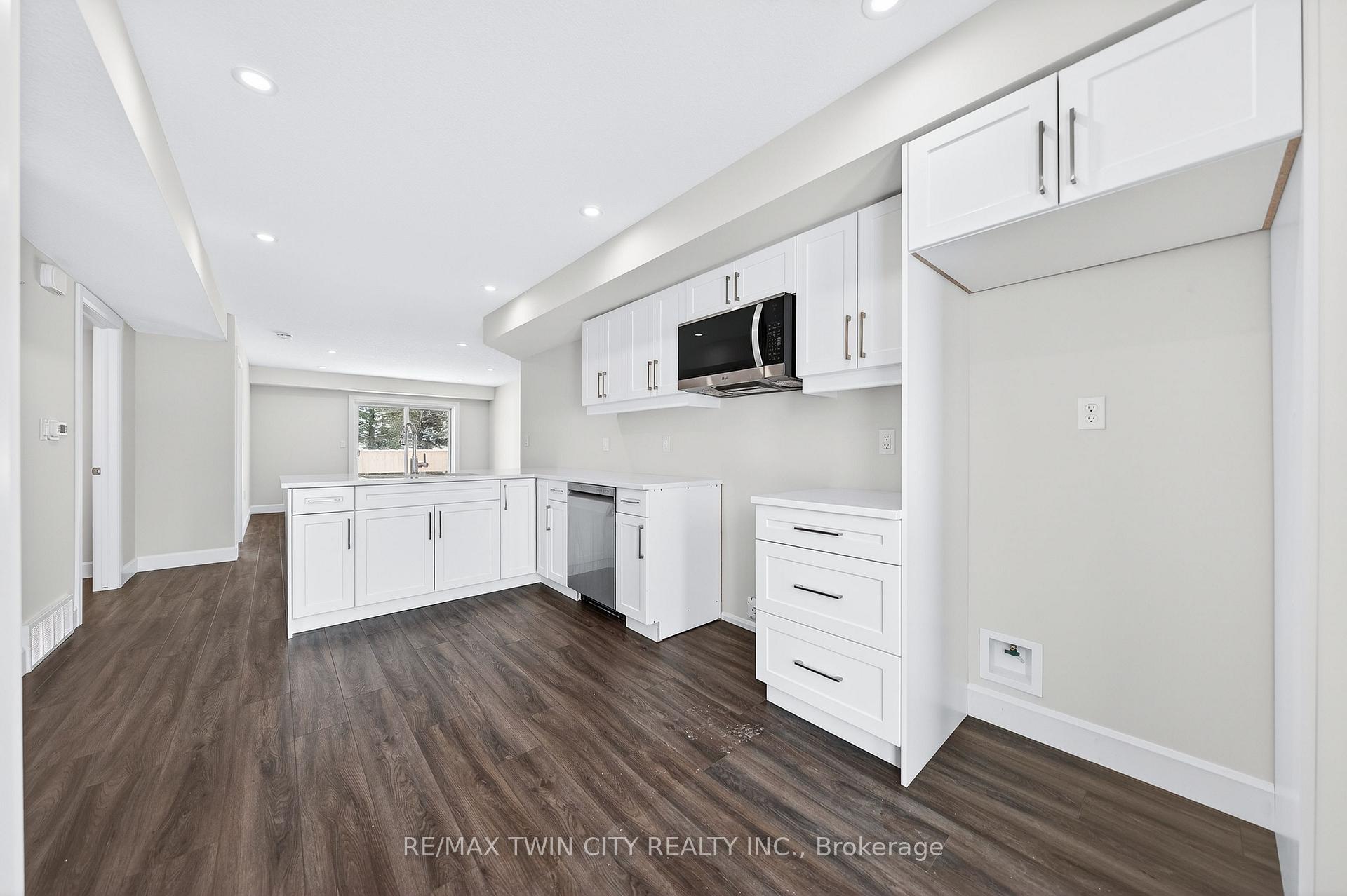 Photo 5 of Unit 47, 3202 Vivian Line, Stratford — HOMEH