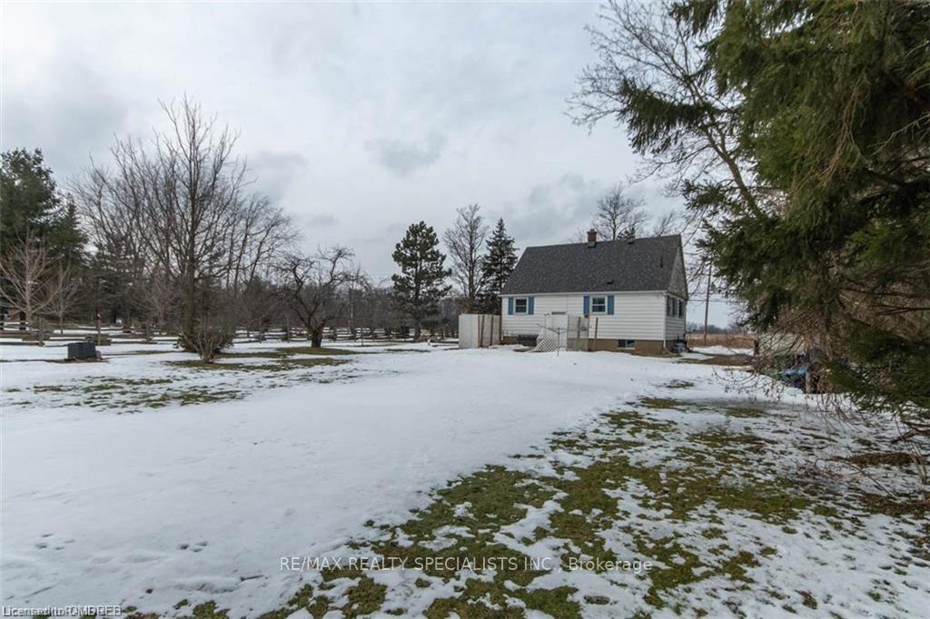 Photo 5 of 9697 Dickenson Road, Hamilton, Mount Hope — HOMEH