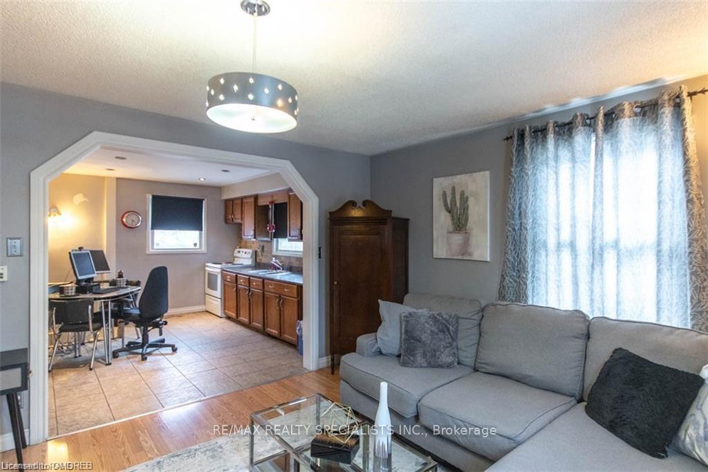 Photo 10 of 9697 Dickenson Road, Hamilton, Mount Hope — HOMEH