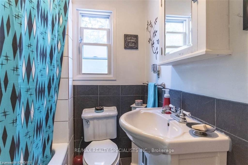 Photo 15 of 9697 Dickenson Road, Hamilton, Mount Hope — HOMEH
