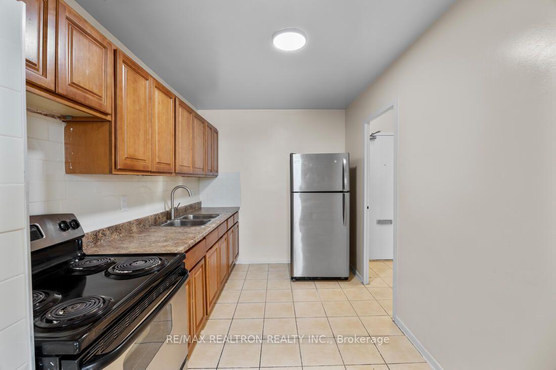 Photo 5 of Unit 411, 2775 Don Mills Road, North York, Don Valley Village — HOMEH