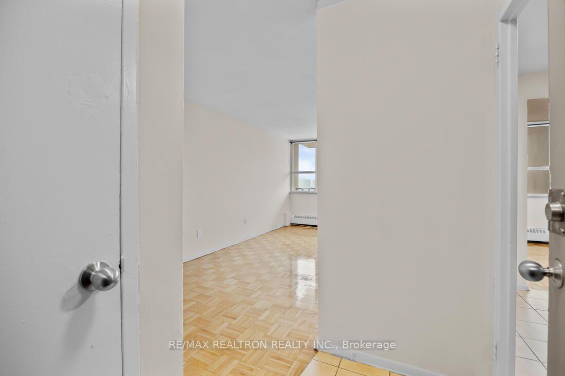 Photo 6 of Unit 411, 2775 Don Mills Road, North York, Don Valley Village — HOMEH