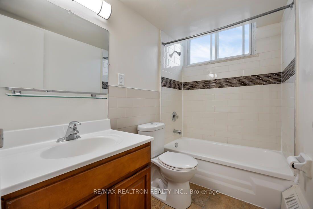 Photo 7 of Unit 411, 2775 Don Mills Road, North York, Don Valley Village — HOMEH