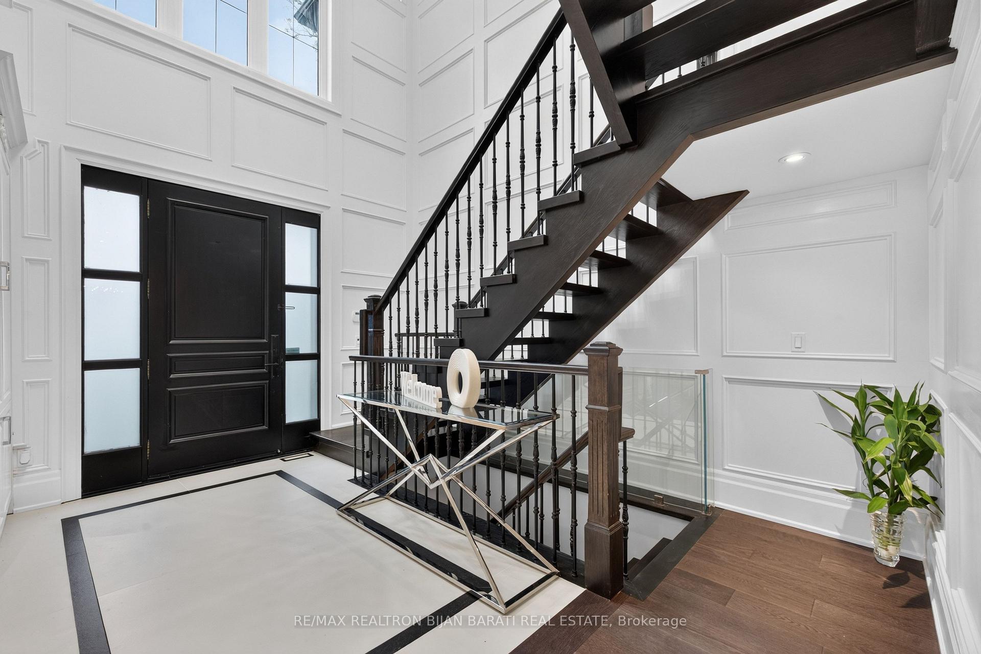 Photo 2 of 10 Bayberry Crescent, North York, Bayview Village — HOMEH