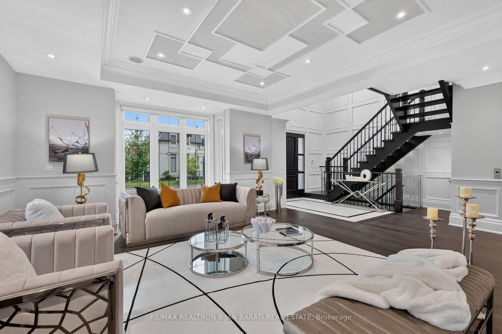 Photo 8 of 10 Bayberry Crescent, North York, Bayview Village — HOMEH