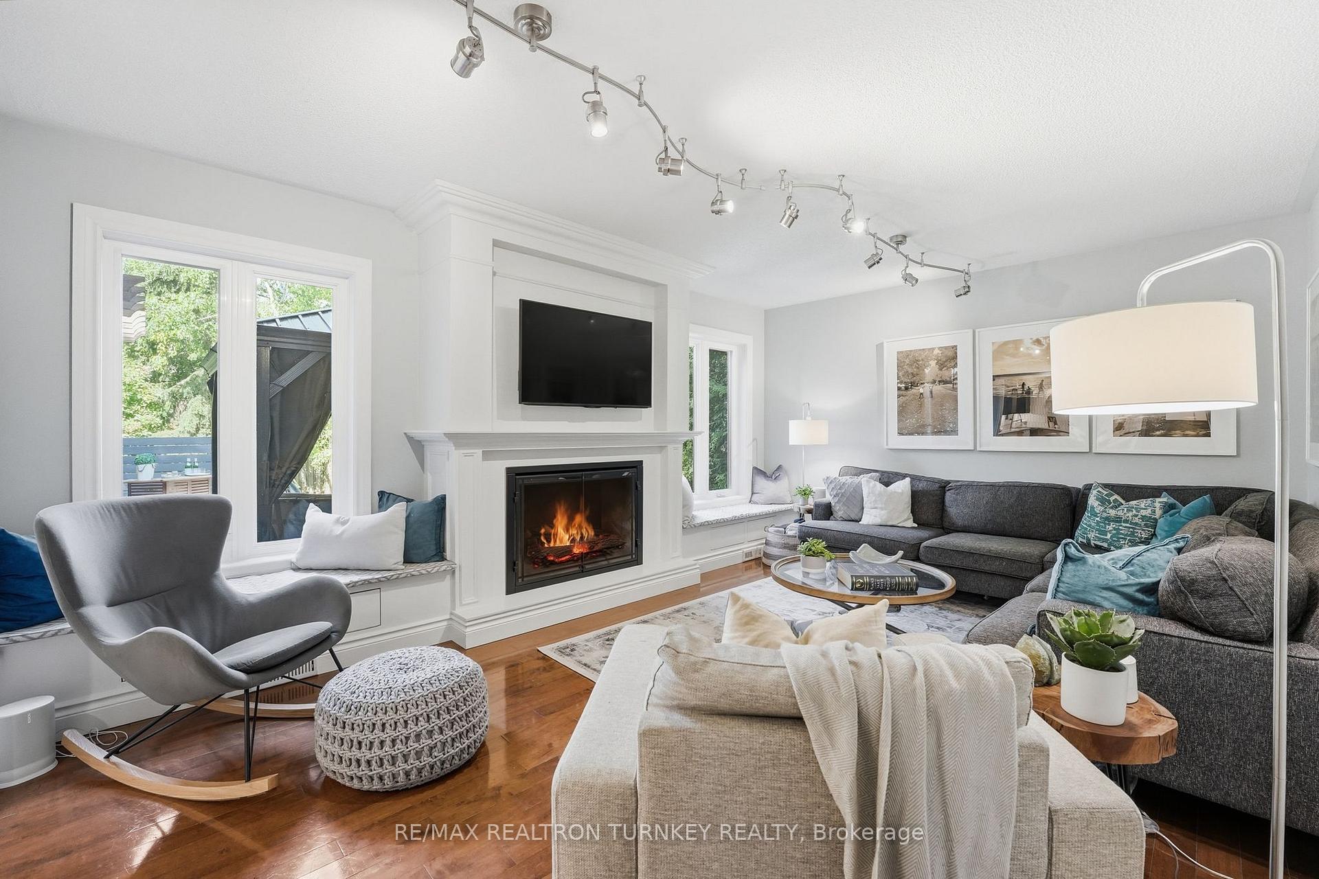 Photo 2 of 818 Exceller Circle, Newmarket, Stonehaven-Wyndham — HOMEH