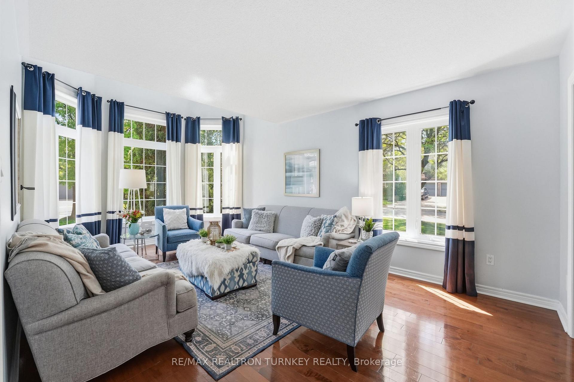 Photo 5 of 818 Exceller Circle, Newmarket, Stonehaven-Wyndham — HOMEH