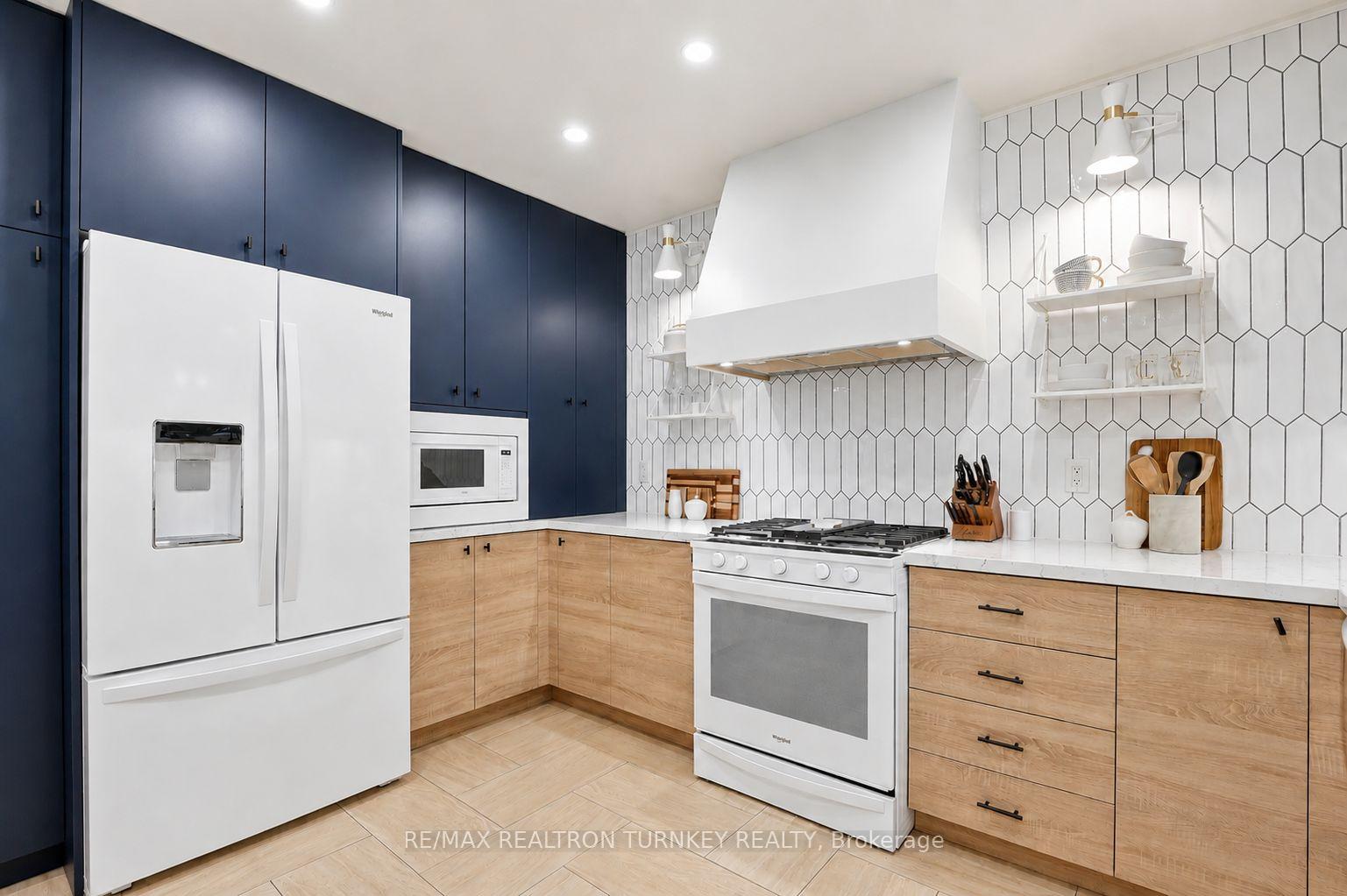 Photo 16 of 818 Exceller Circle, Newmarket, Stonehaven-Wyndham — HOMEH