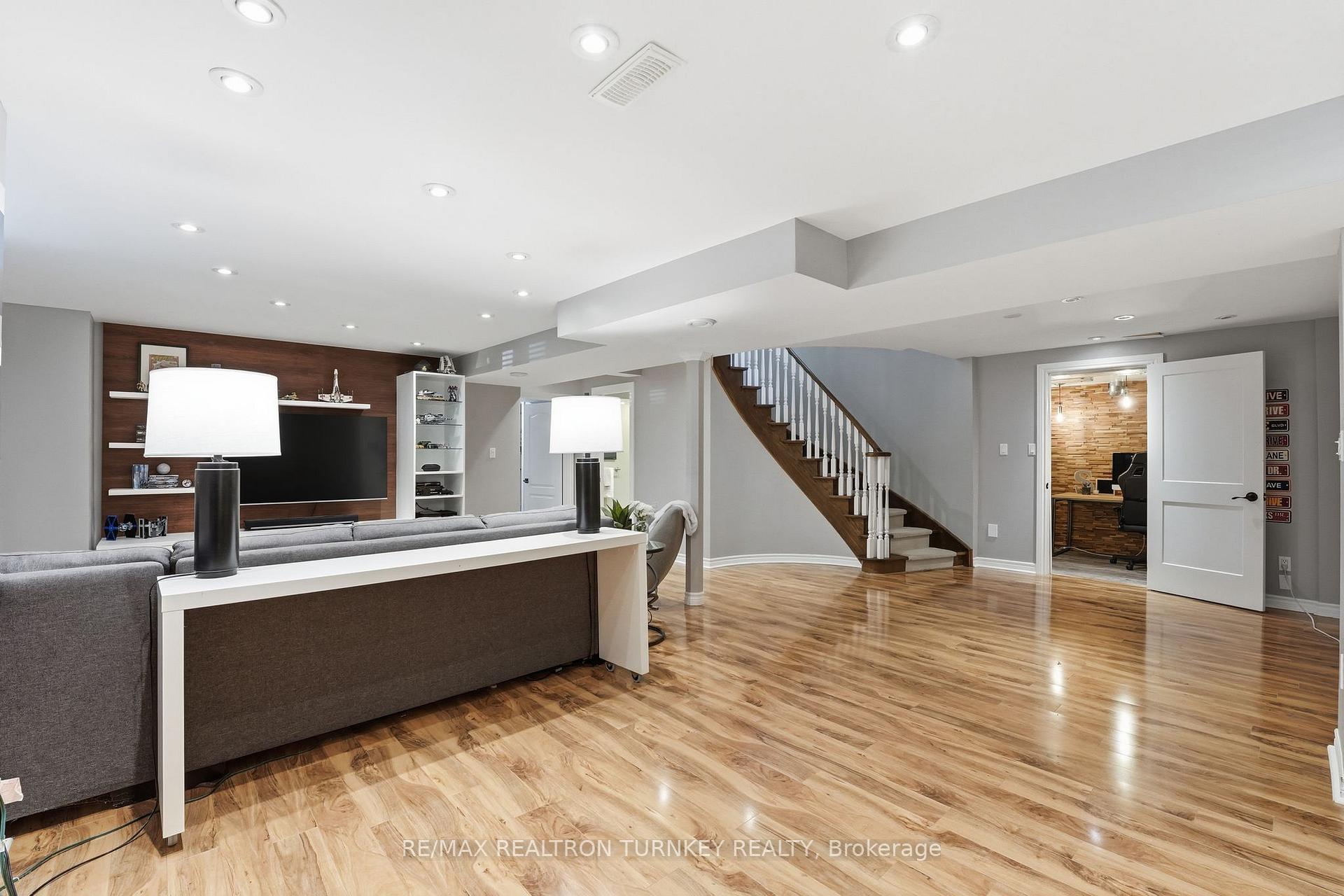Photo 34 of 818 Exceller Circle, Newmarket, Stonehaven-Wyndham — HOMEH