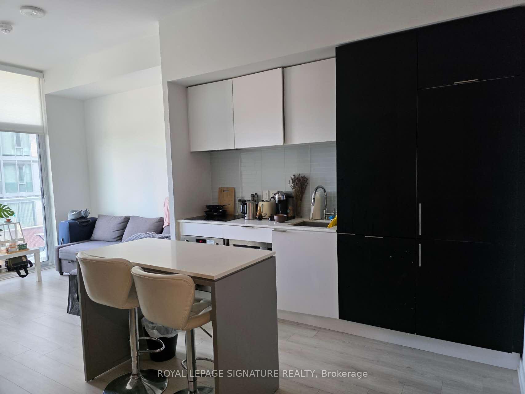 Photo 5 of Unit 421, 33 Helendale Avenue, Toronto, Yonge-Eglinton — HOMEH