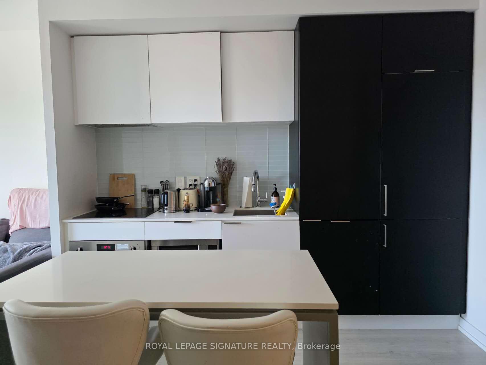 Photo 6 of Unit 421, 33 Helendale Avenue, Toronto, Yonge-Eglinton — HOMEH