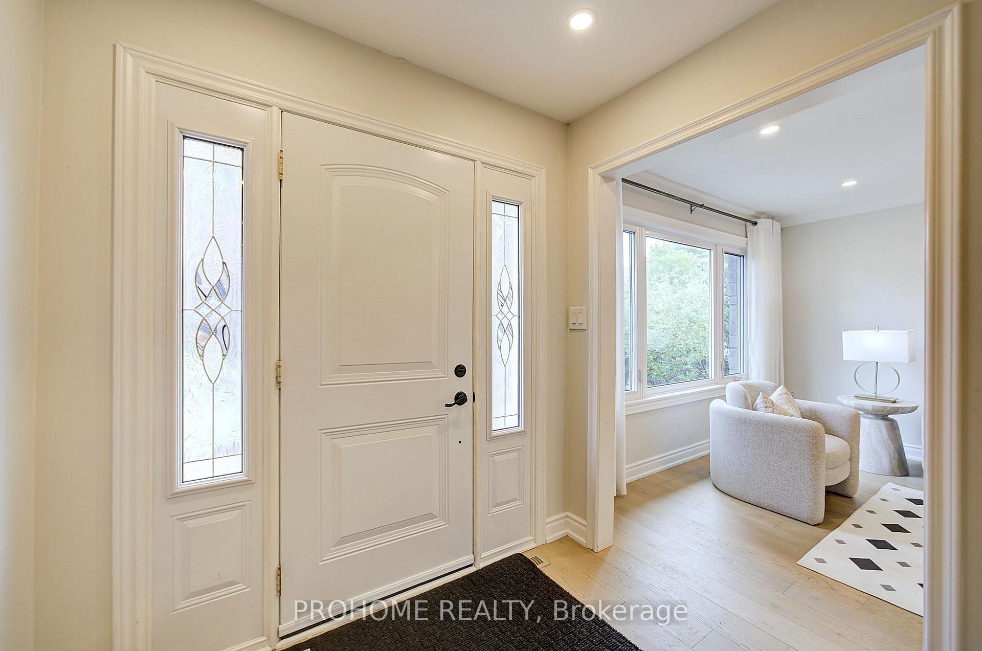 Photo 3 of 36 Summerfeldt Crescent, Markham, Unionville — HOMEH