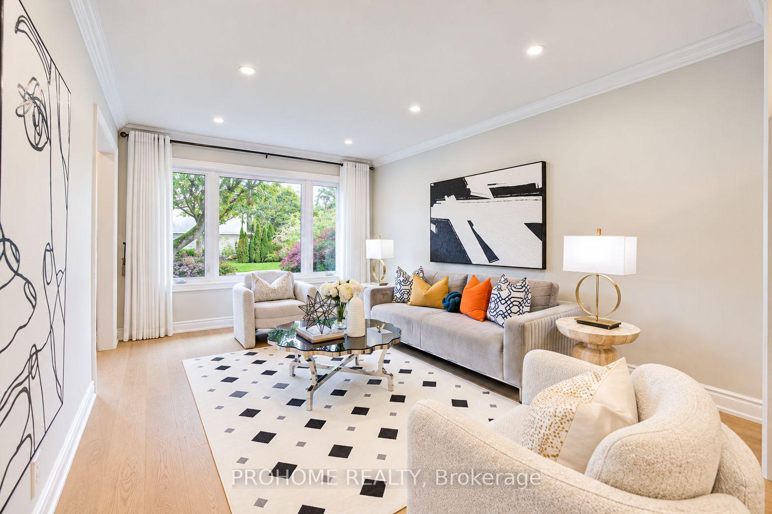 Photo 4 of 36 Summerfeldt Crescent, Markham, Unionville — HOMEH