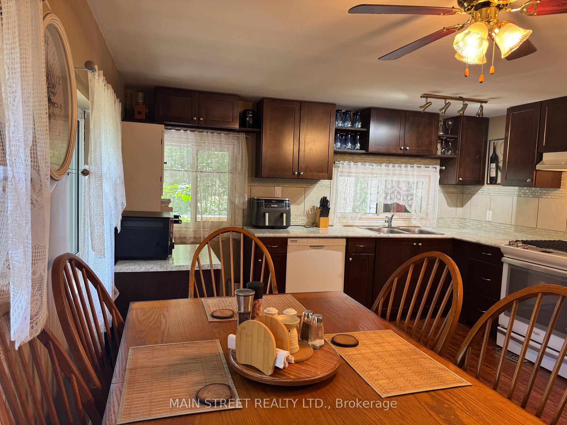 Photo 14 of Unit 21, 1007 Racoon Road, Gravenhurst, Morrison — HOMEH