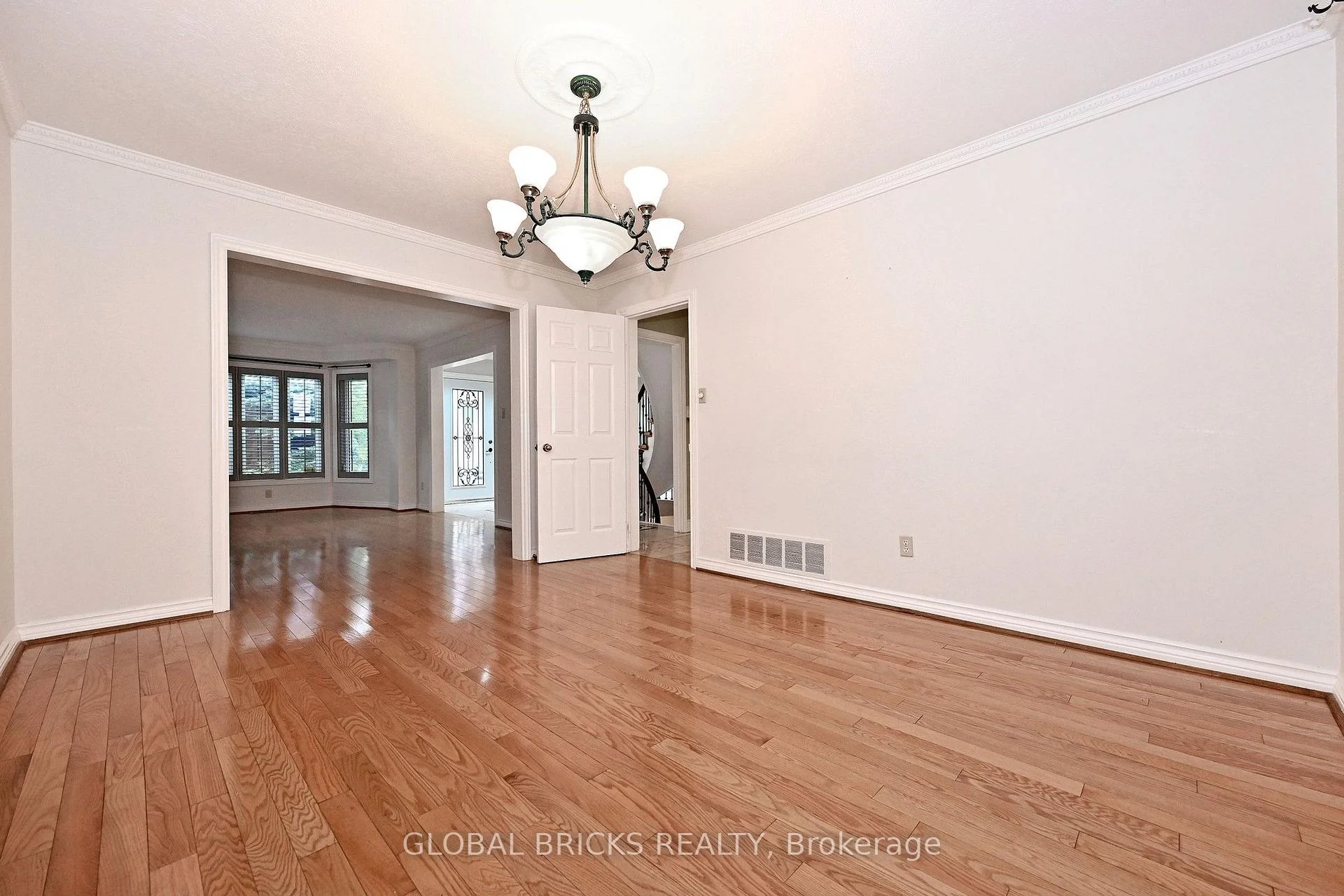 Photo 11 of 8 Elmsley Drive, Richmond Hill, Observatory — HOMEH