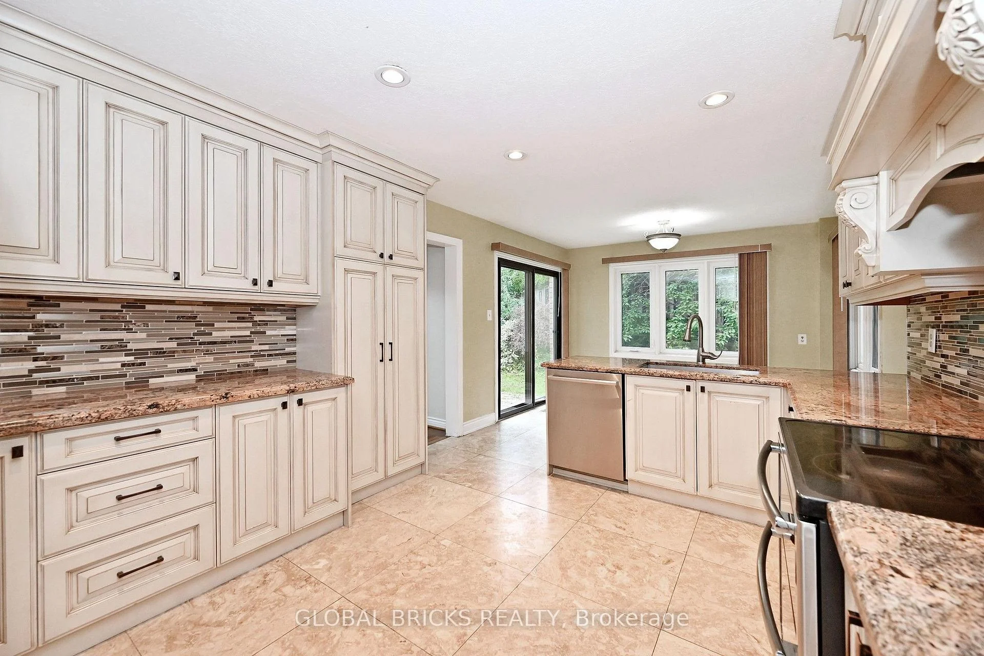 Photo 12 of 8 Elmsley Drive, Richmond Hill, Observatory — HOMEH
