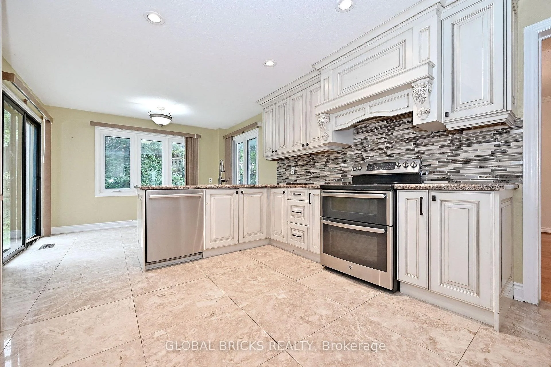 Photo 13 of 8 Elmsley Drive, Richmond Hill, Observatory — HOMEH