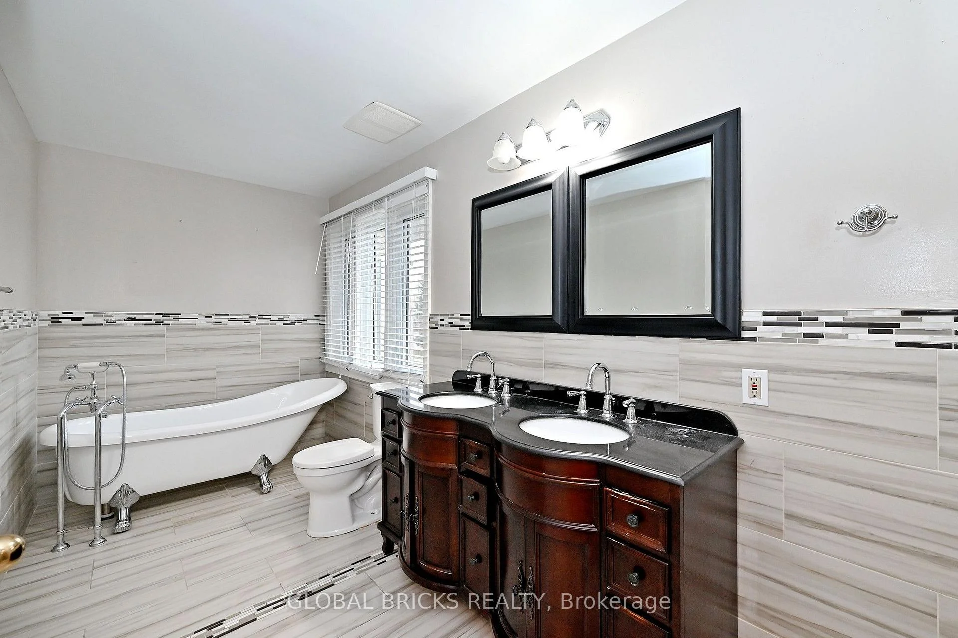 Photo 30 of 8 Elmsley Drive, Richmond Hill, Observatory — HOMEH