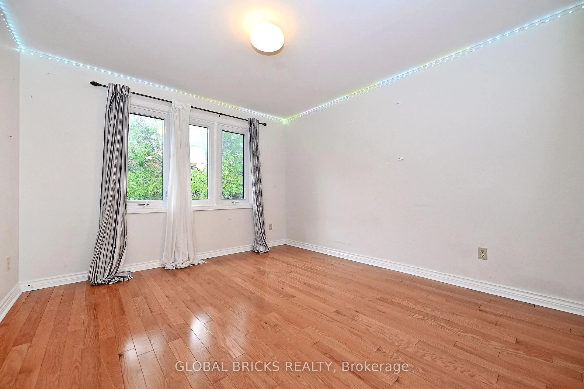 Photo 35 of 8 Elmsley Drive, Richmond Hill, Observatory — HOMEH