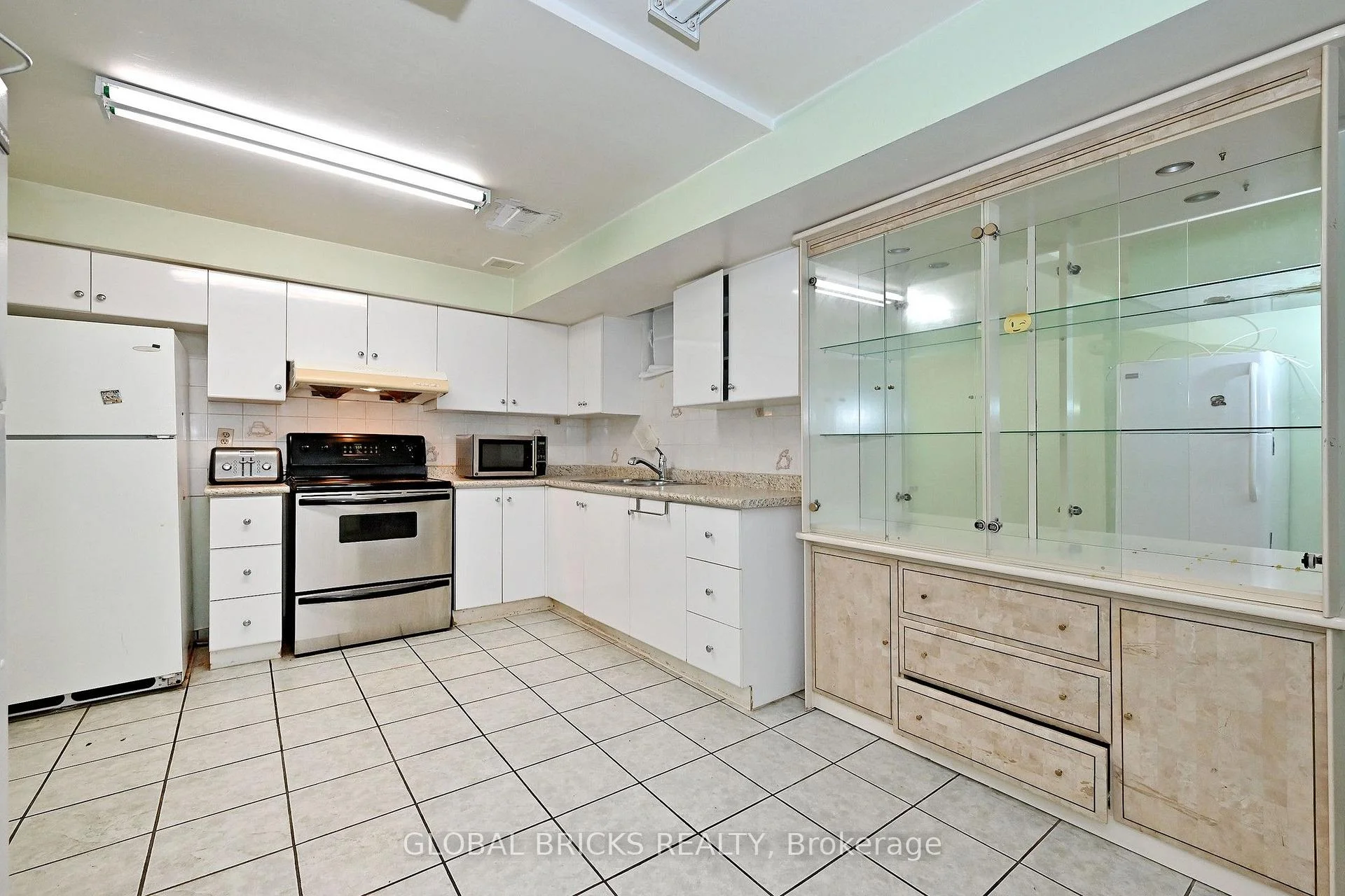 Photo 42 of 8 Elmsley Drive, Richmond Hill, Observatory — HOMEH