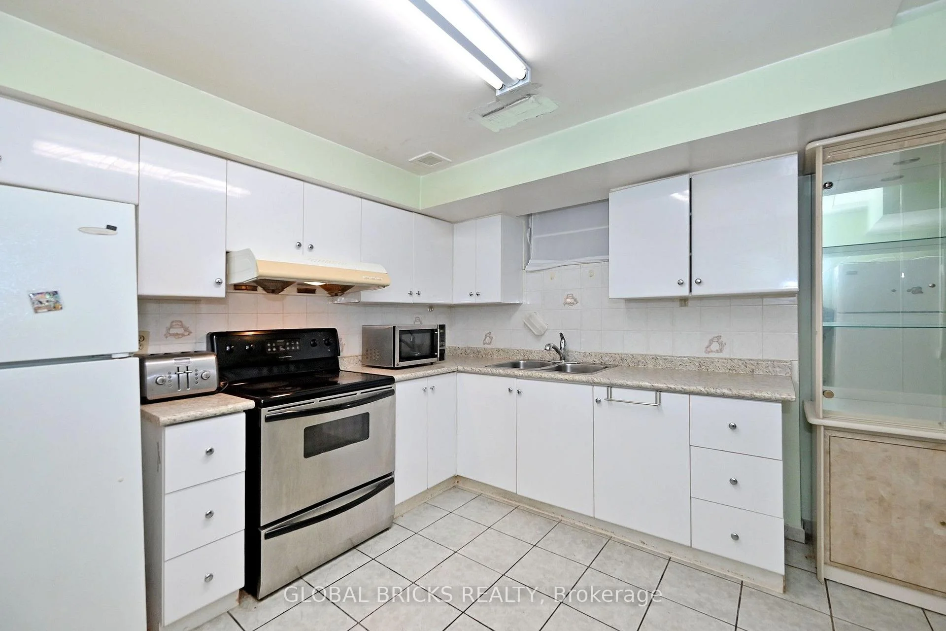 Photo 43 of 8 Elmsley Drive, Richmond Hill, Observatory — HOMEH