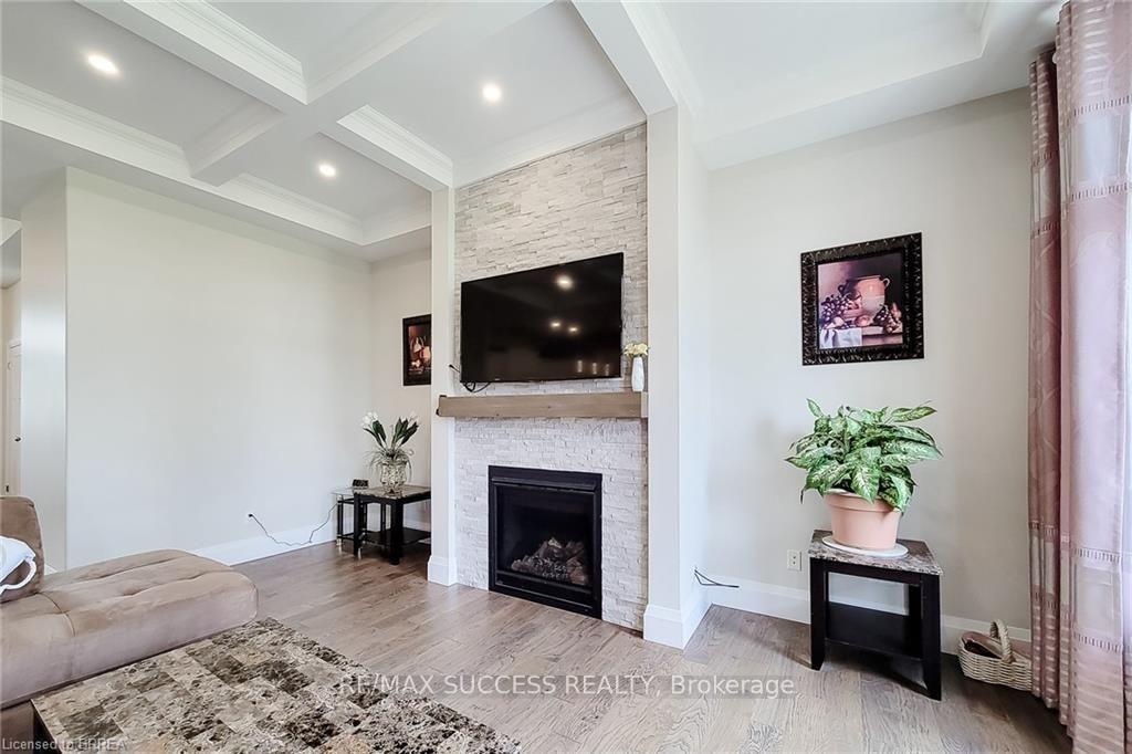 Photo 9 of 23 Tedley Boulevard, Brantford, Empire South — HOMEH