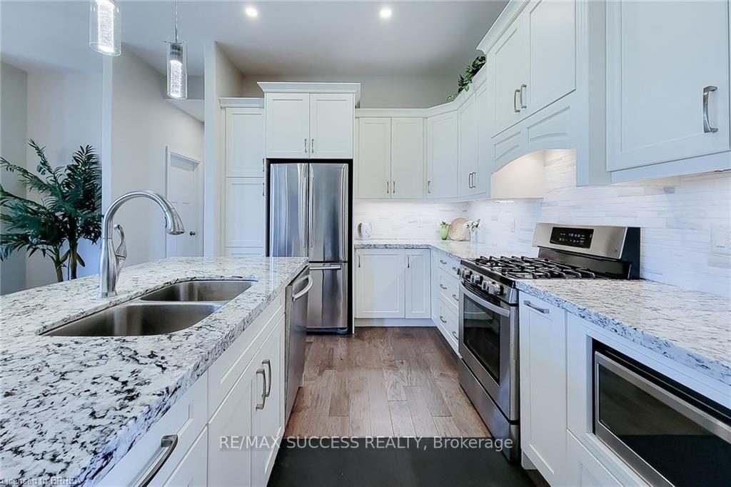 Photo 17 of 23 Tedley Boulevard, Brantford, Empire South — HOMEH