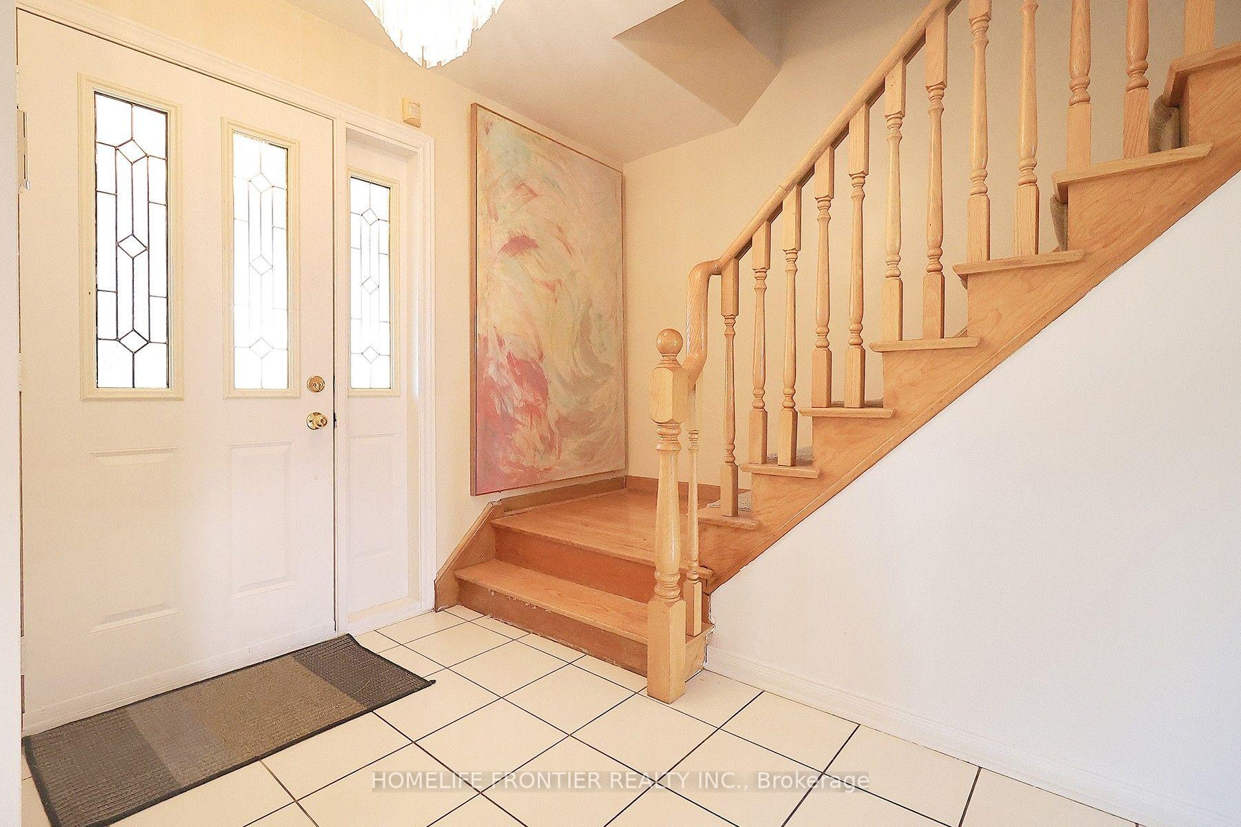 Photo 3 of 334 Rimilton Avenue, Etobicoke, Alderwood — HOMEH