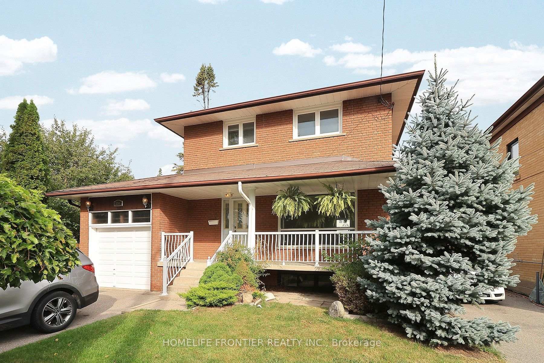 Photo 2 of 334 Rimilton Avenue, Etobicoke, Alderwood — HOMEH