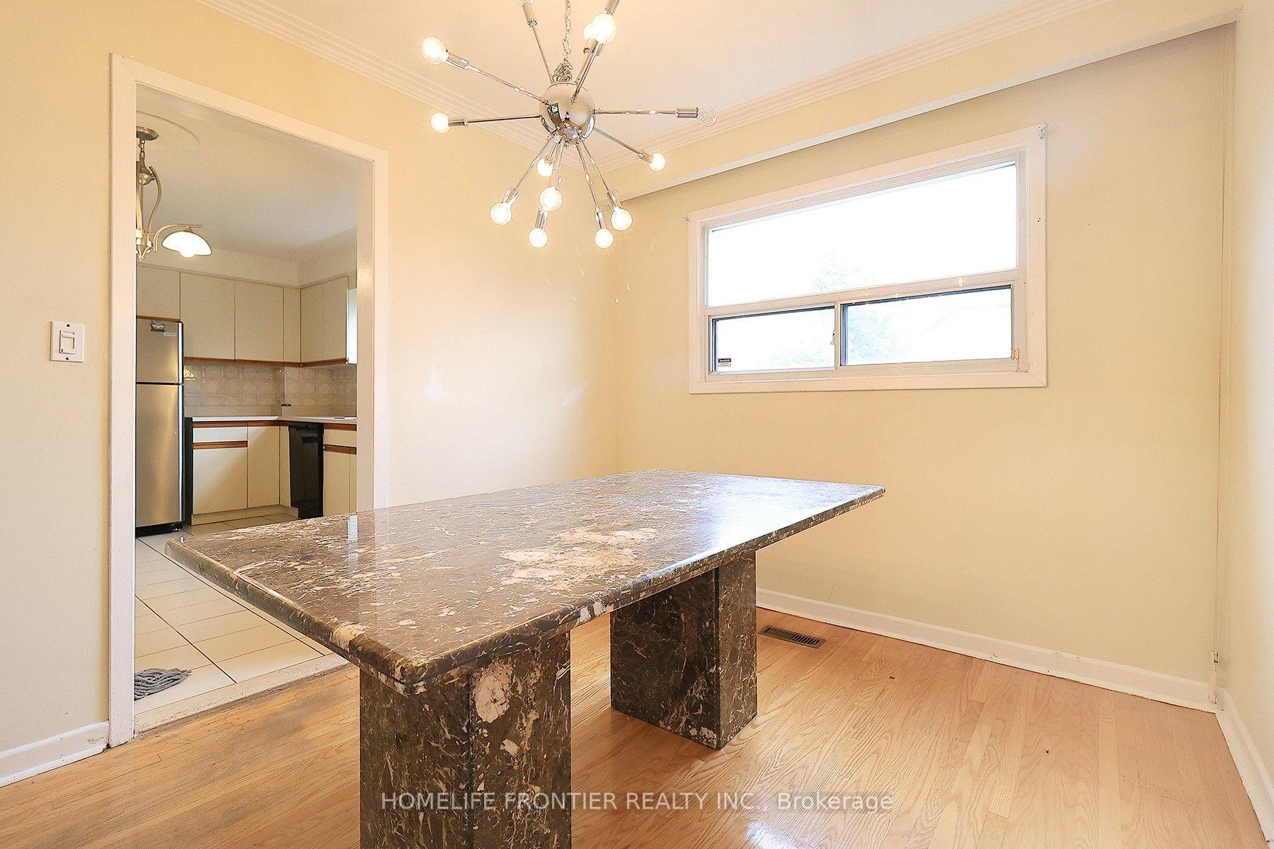 Photo 6 of 334 Rimilton Avenue, Etobicoke, Alderwood — HOMEH