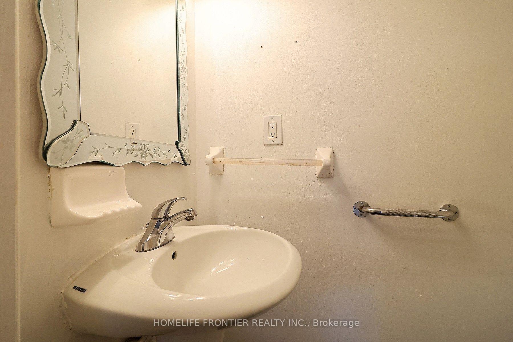 Photo 11 of 334 Rimilton Avenue, Etobicoke, Alderwood — HOMEH